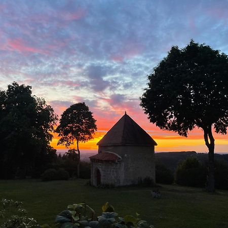 Bed and Breakfast Domaine De Montvianeix Saint-Victor-Montvianeix Экстерьер фото