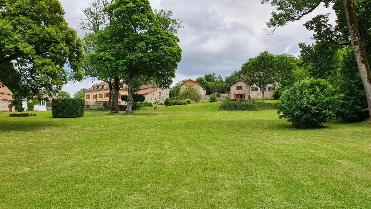 Bed and Breakfast Domaine De Montvianeix Saint-Victor-Montvianeix Экстерьер фото