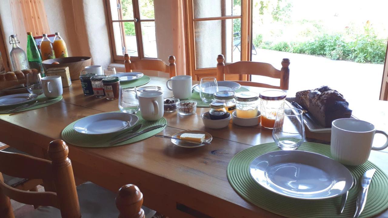 Bed and Breakfast Domaine De Montvianeix Saint-Victor-Montvianeix Экстерьер фото