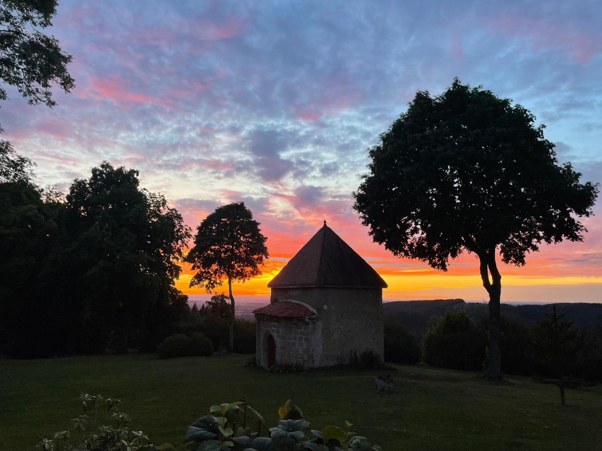 Bed and Breakfast Domaine De Montvianeix Saint-Victor-Montvianeix Экстерьер фото
