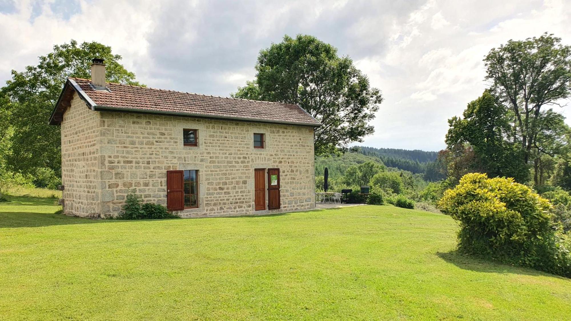 Bed and Breakfast Domaine De Montvianeix Saint-Victor-Montvianeix Экстерьер фото