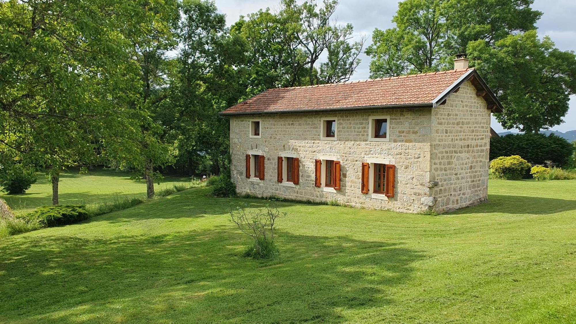 Bed and Breakfast Domaine De Montvianeix Saint-Victor-Montvianeix Экстерьер фото